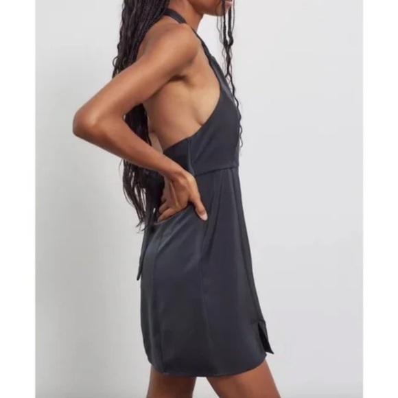 urban outfitters jillian satin halter mini dress - Picture 4 of 4